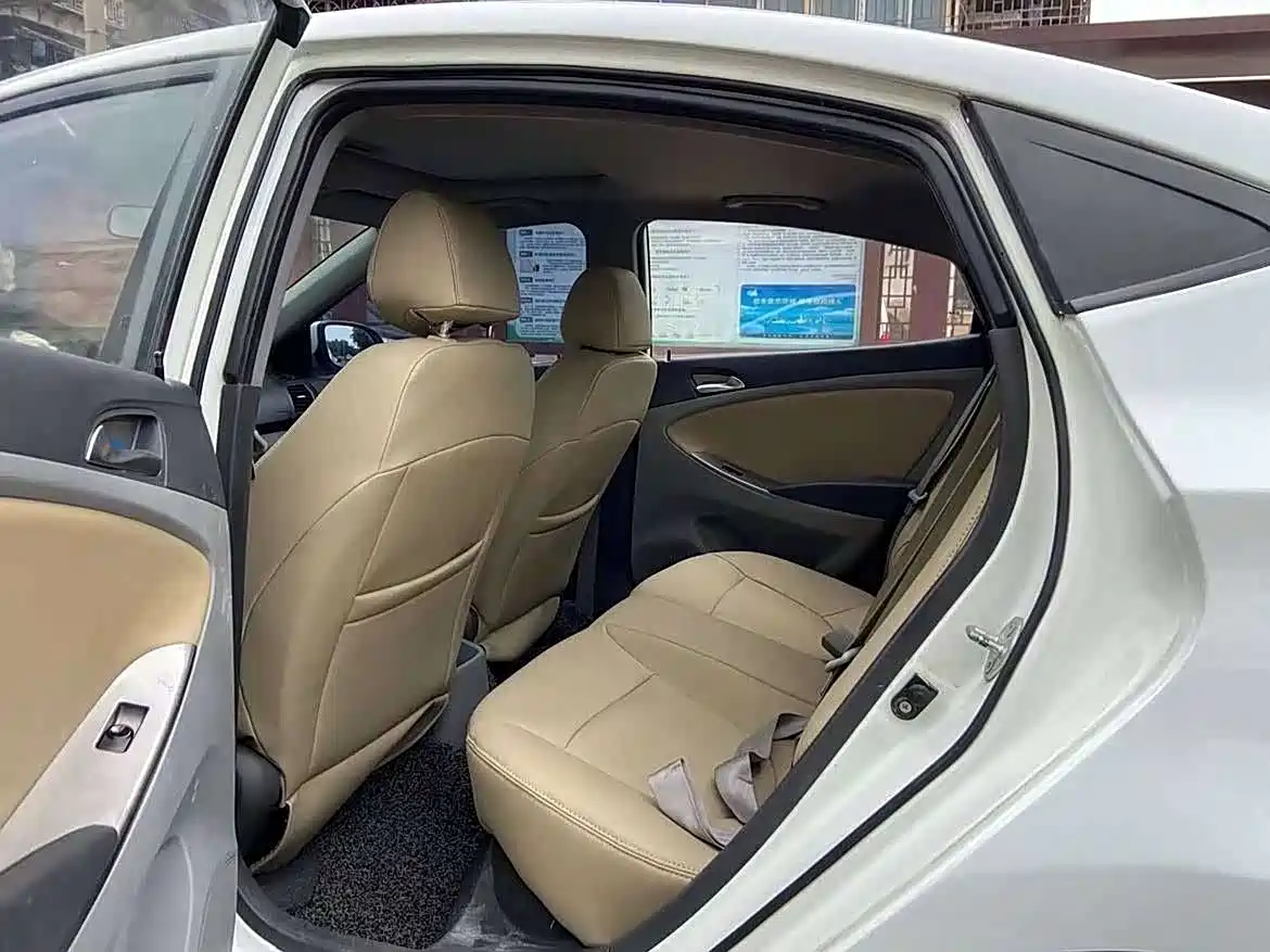 Hyundai Verna 2016 1.4L Manual Smart GLS фото 9