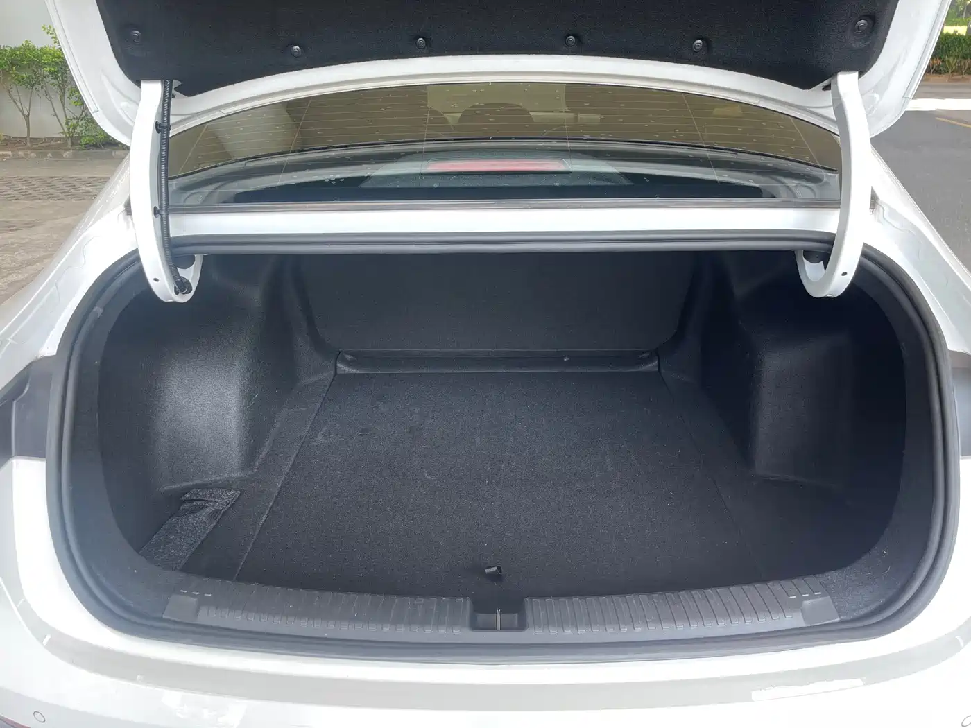 Roewe D6 2025 2025 Model 450km Premium Edition