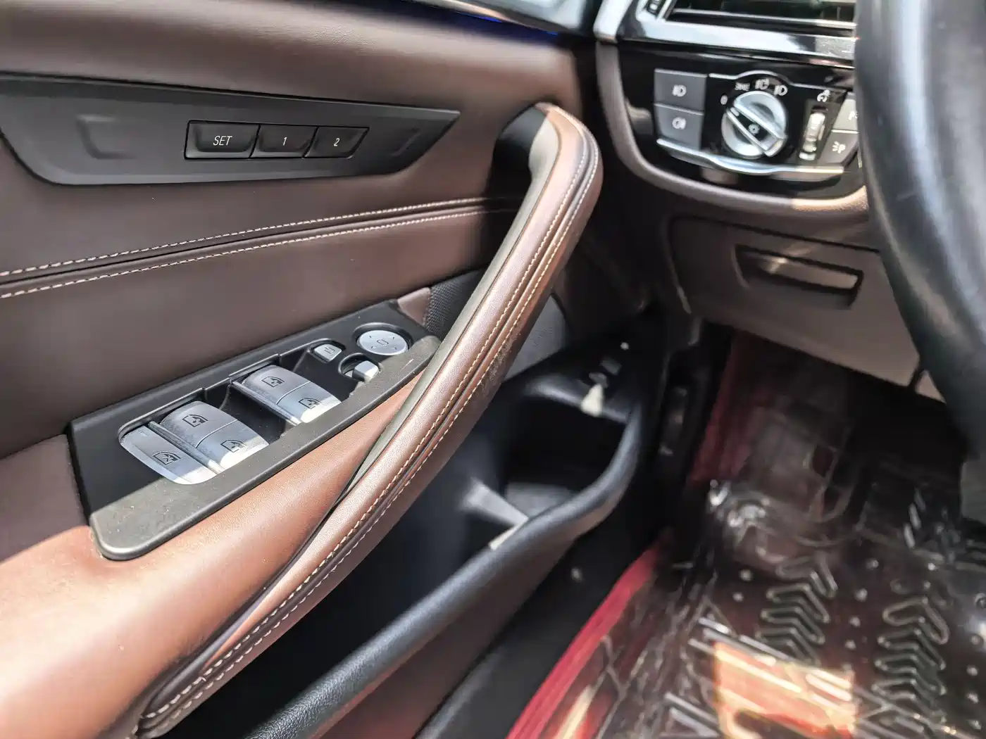 BMW 5 Series New Energy 2019 530Le Luxury Package фото 15