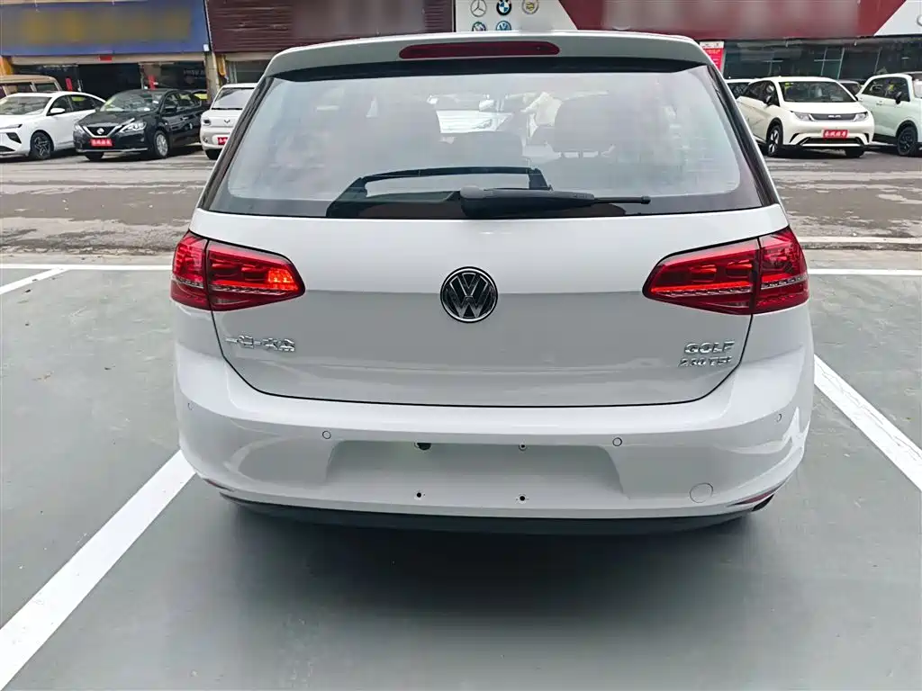Volkswagen Golf 2016 1.6L Automatic Fashion фото 6