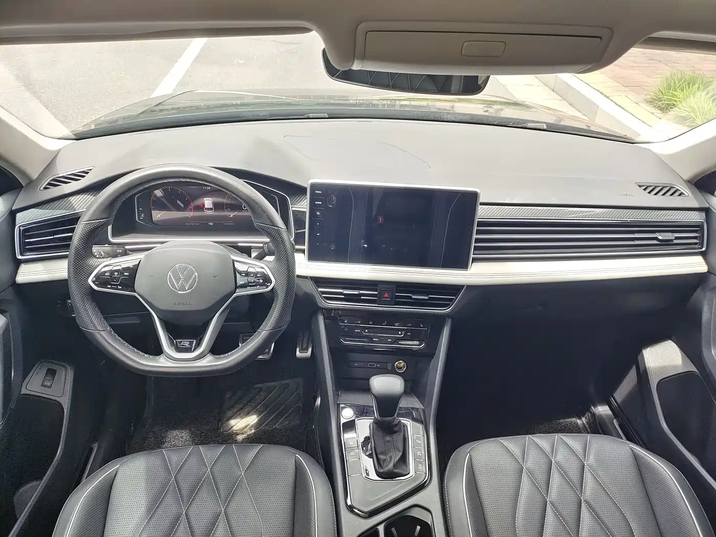 Volkswagen Tiguan L 2022 330TSI Auto 2WD R-Line Premium Edition фото 7