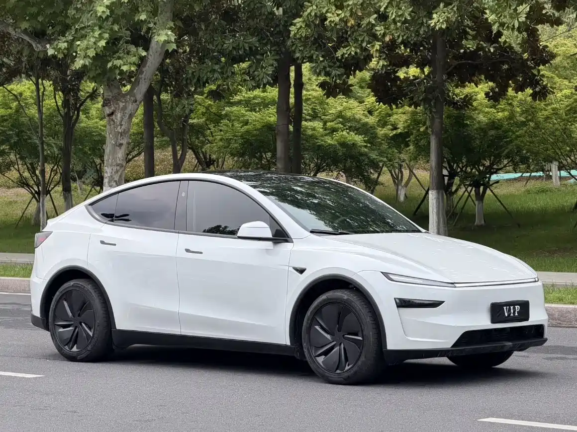 Tesla Model Y 2026 2025 Rear-Wheel Drive