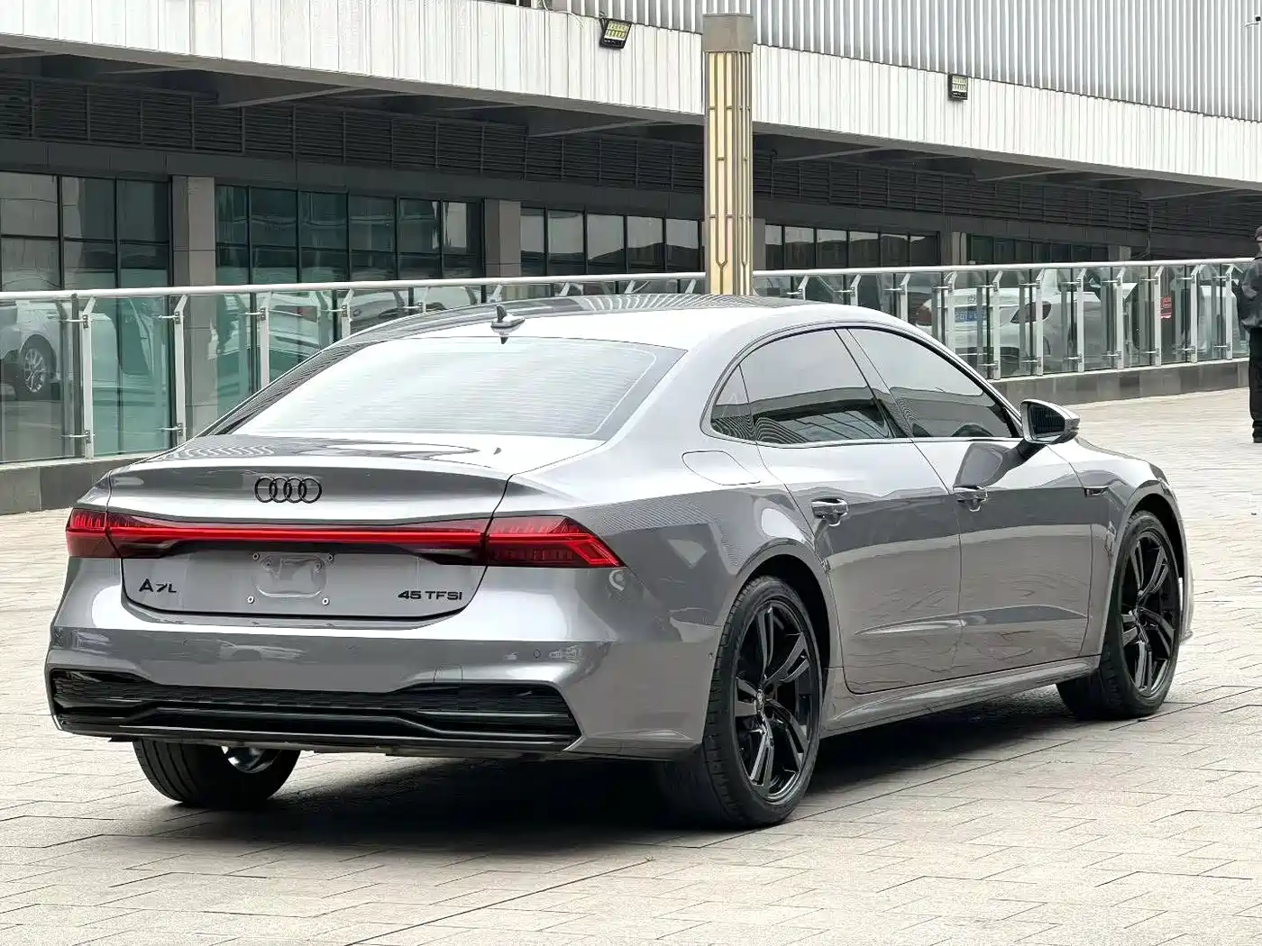 Audi A7L 2024 45TFSI quattro S-line Vision Edition Crystal Package фото 9