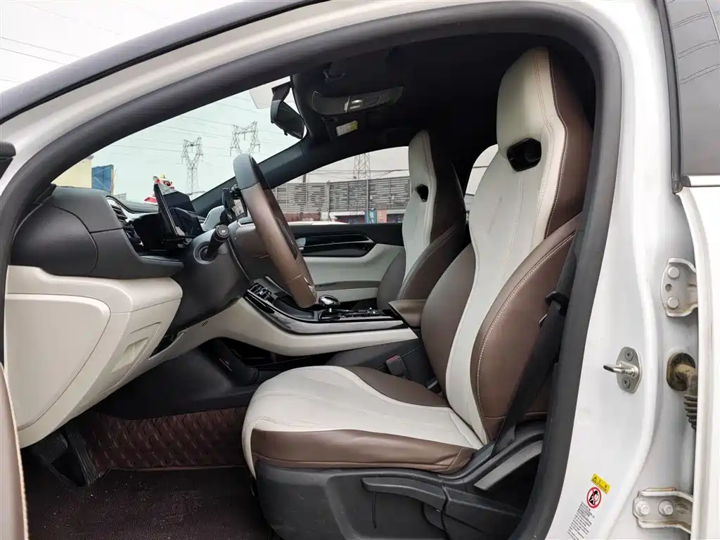 BYD Qin PLUS 2024 Glory Edition DM-i 55KM Leading фото 7