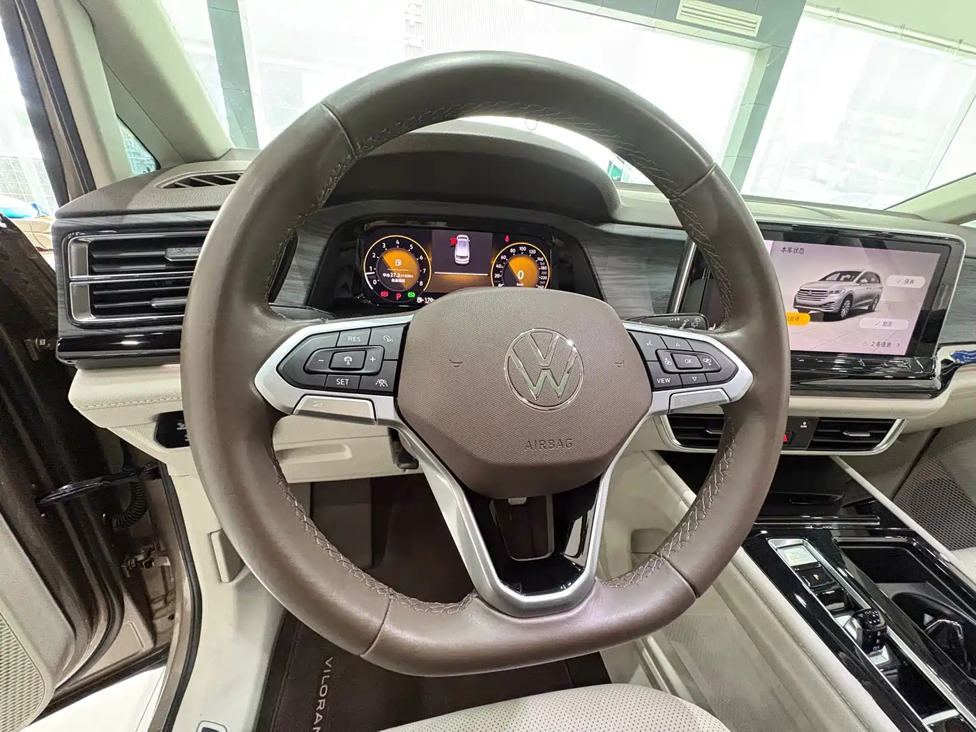 Volkswagen Viloran 2023 380TSI Premium Edition фото 9