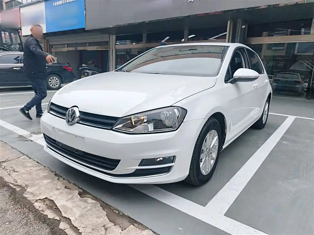 Volkswagen Golf 2016 1.6L Automatic Fashion фото 2