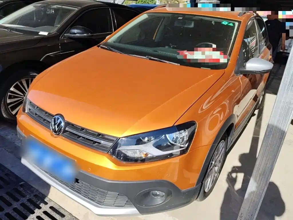 Volkswagen Polo 2016 1.6L Cross Polo Automatic фото 2