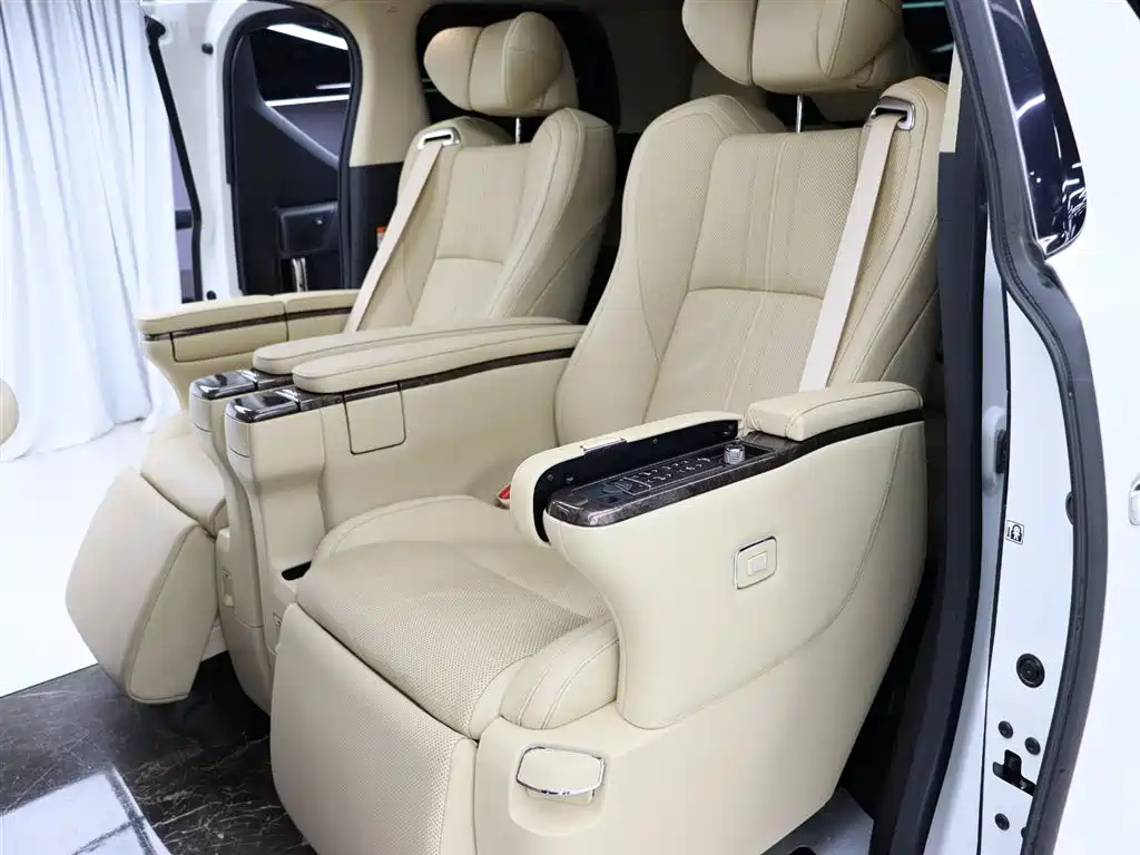 Toyota Alphard 2023 Dual Hybrid 2.5L Ultimate Gold Edition фото 7