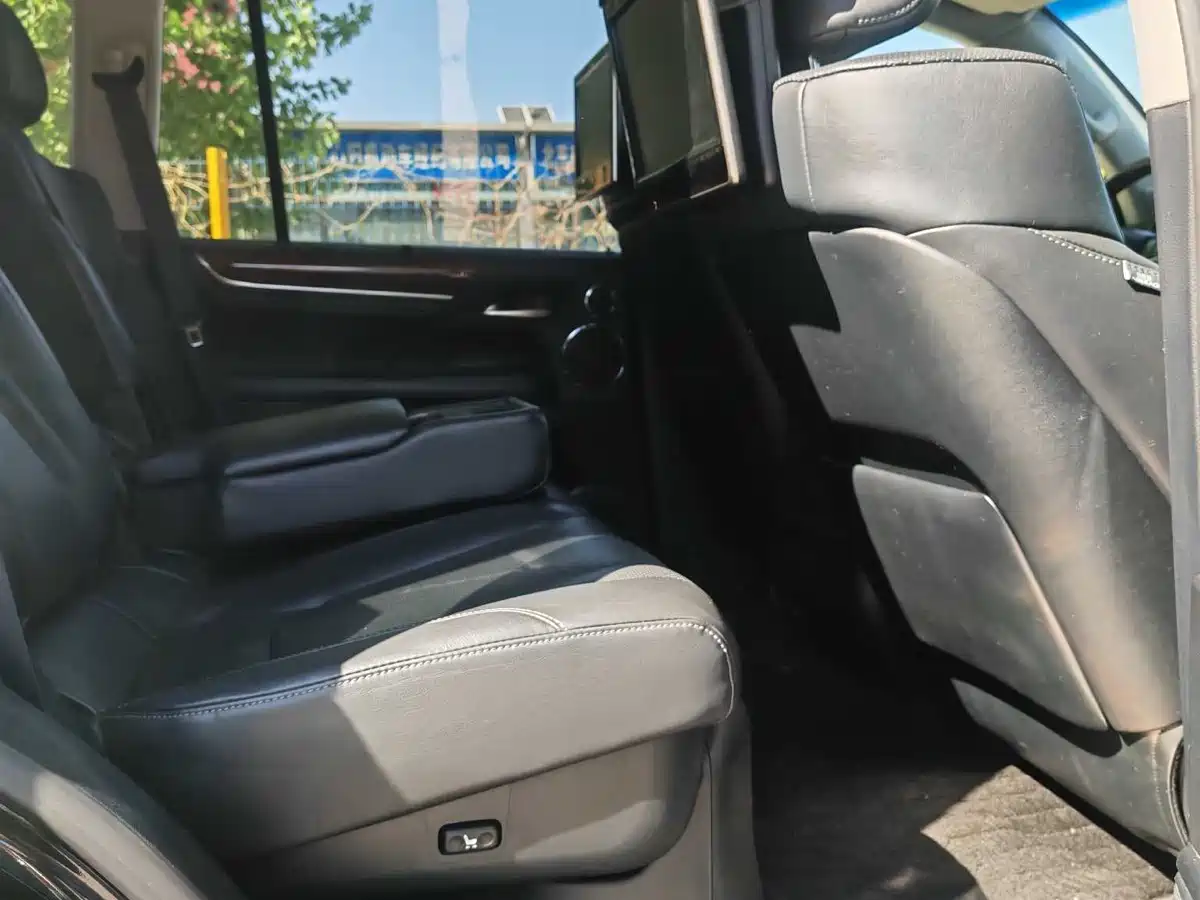 Lexus LX 2017 570 Dynamic Luxury фото 9