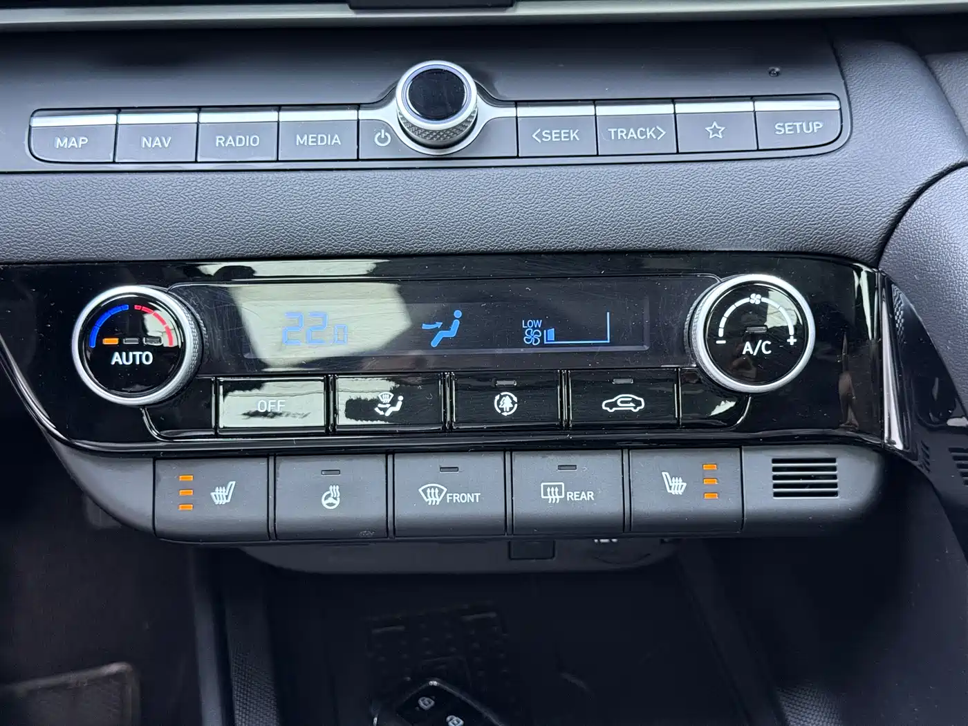 Hyundai Elantra 2023 Model 1.5L CVT LUX Premium Edition фото 5