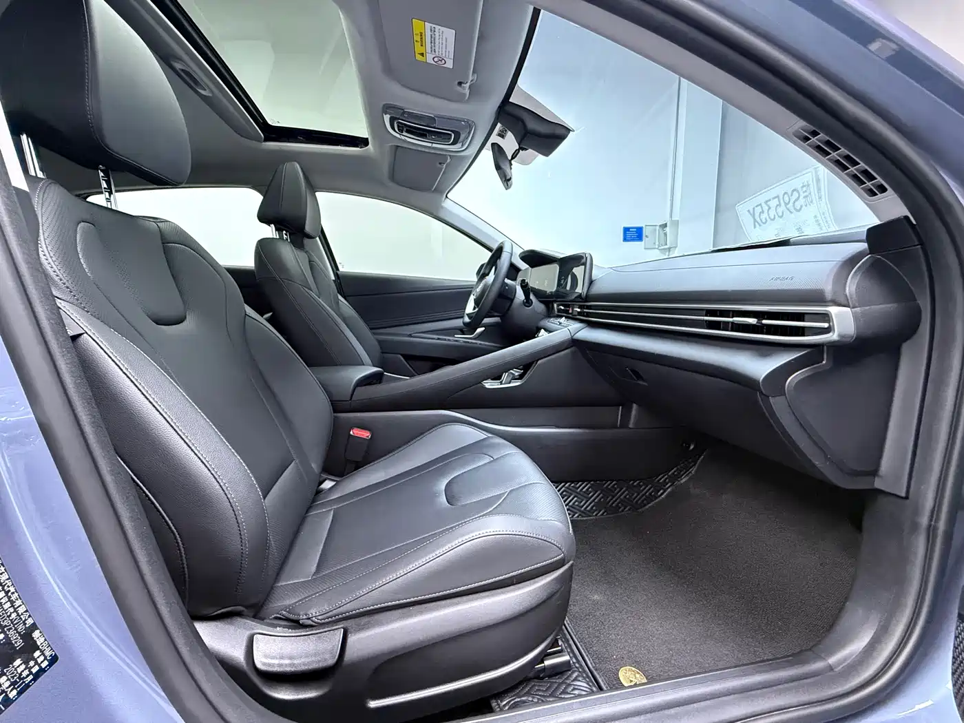 Hyundai Elantra 2023 Model 1.5L CVT LUX Premium Edition фото 11