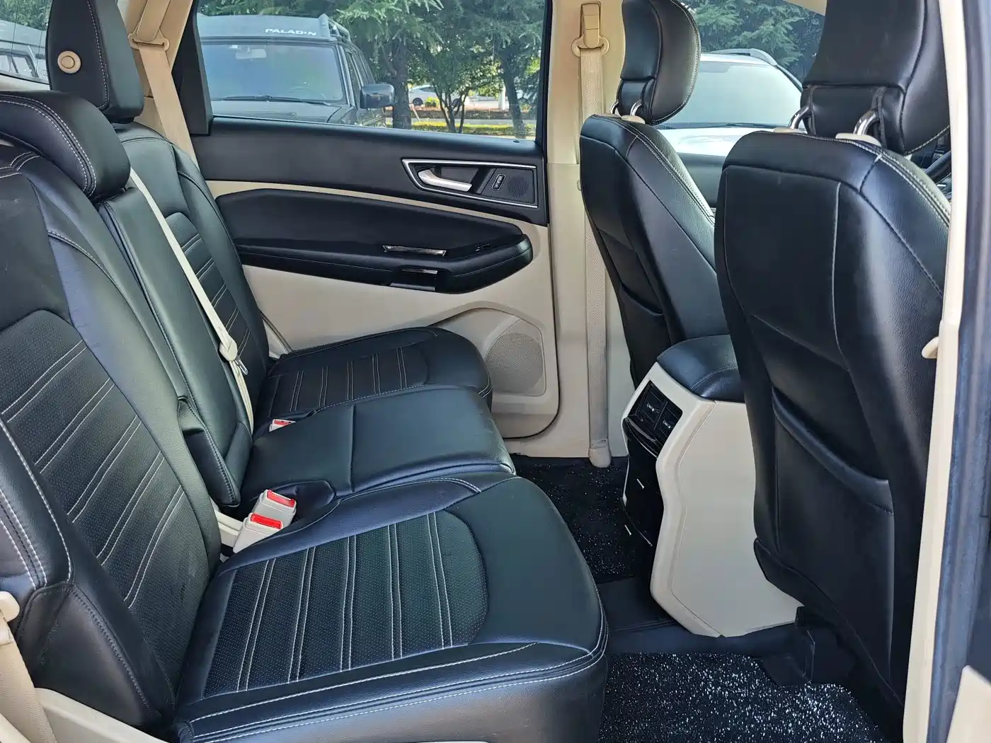 Фото 12 - Ford Edge