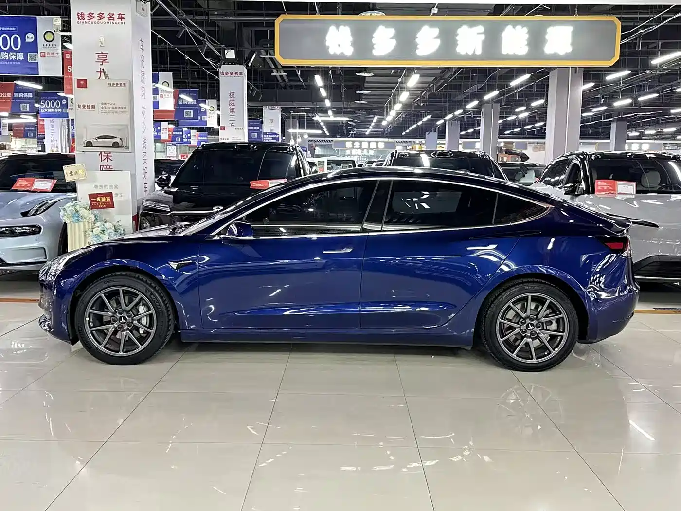 TESLA MODEL 3