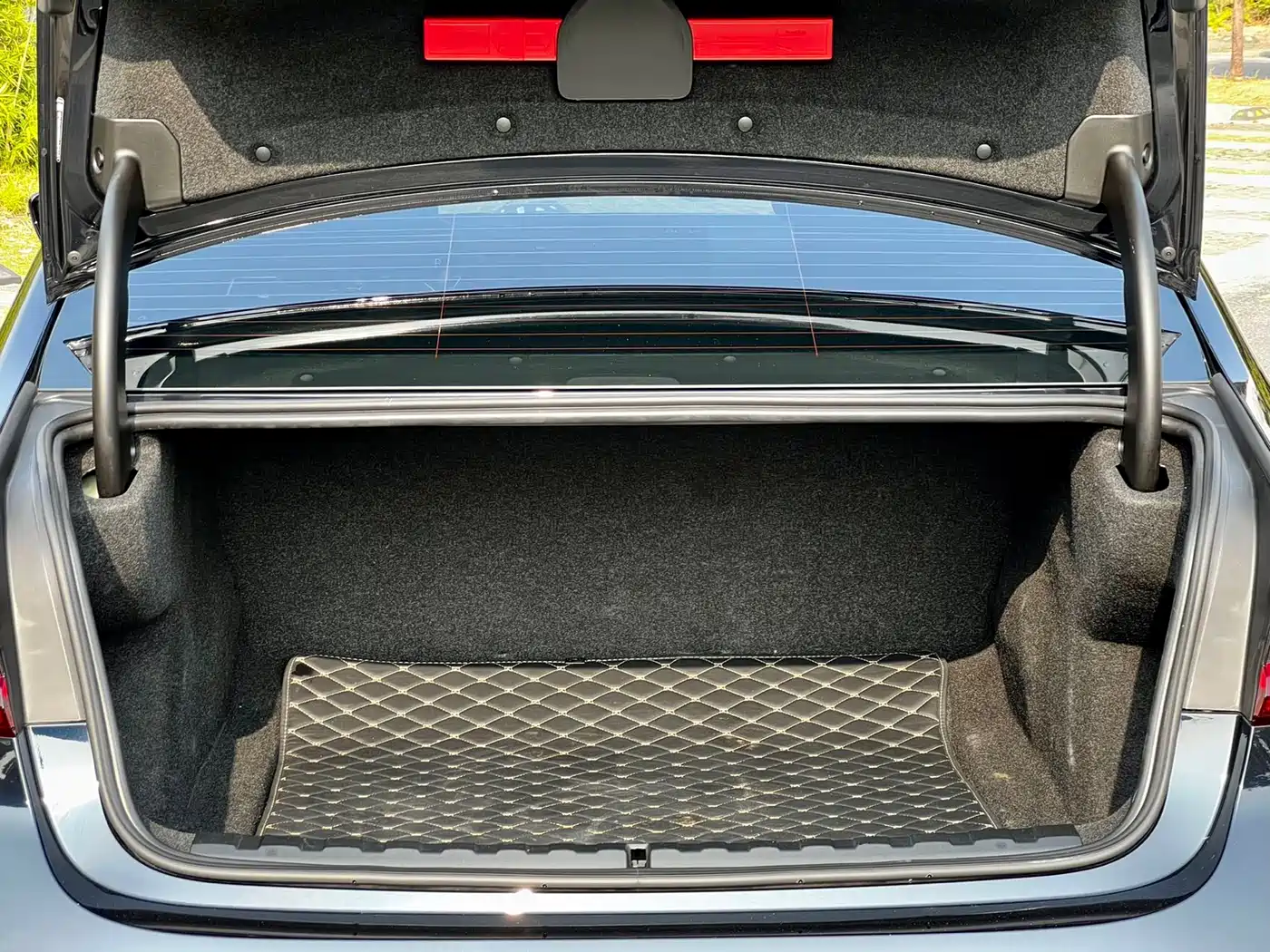 BMW 3 Series 2024 330i M Sport Shadowline Package фото 22