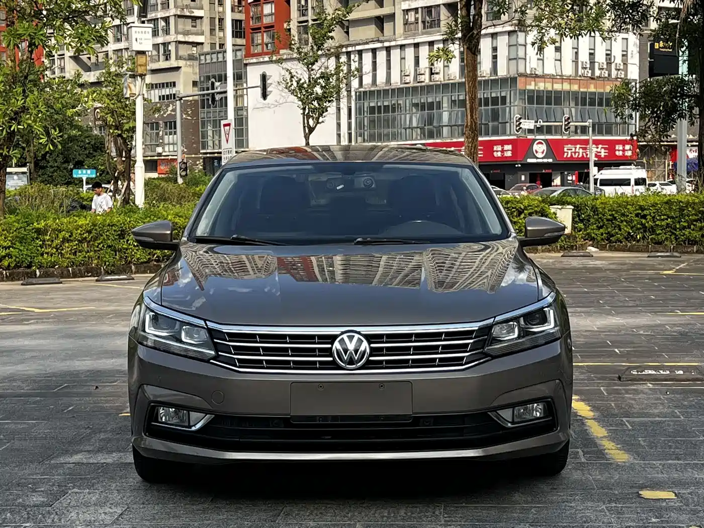 Фото 2 - Volkswagen Passat