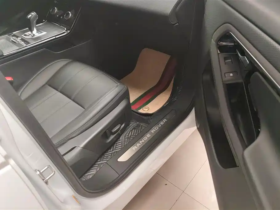 Land Rover Range Rover Evoque 2023 Range Rover Evoque L 200PS Elite Edition фото 8