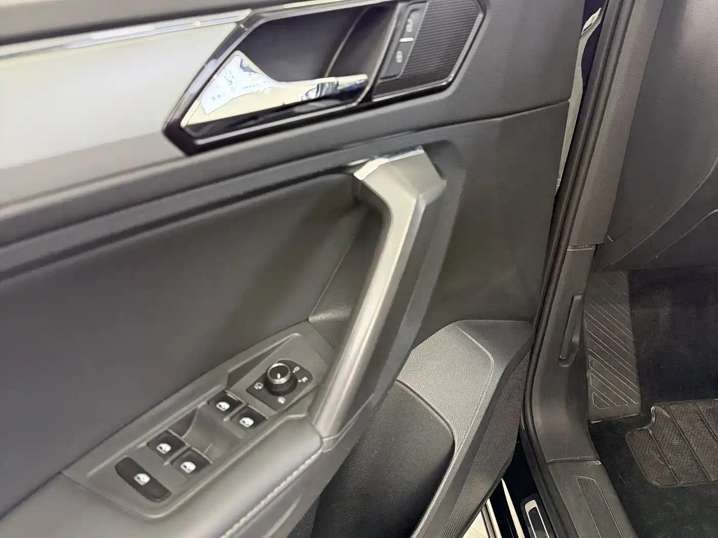 Volkswagen Tiguan L 2019 330TSI Automatic 2WD Panorama Comfort Edition China VI фото 23