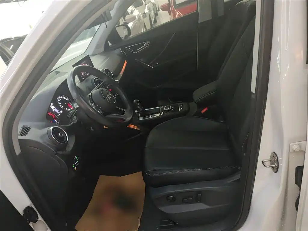 Audi Q2L 2018 35 TFSI Launch Exclusive Edition China VI фото 15