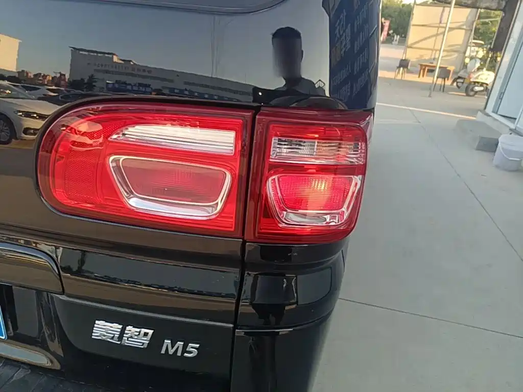 Dongfeng Fengxing Lingzhi 2025 2023 M5 1.6L Utility 5-Seater