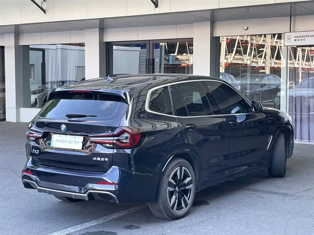 BMW iX3 2023 Leading Type фото 4