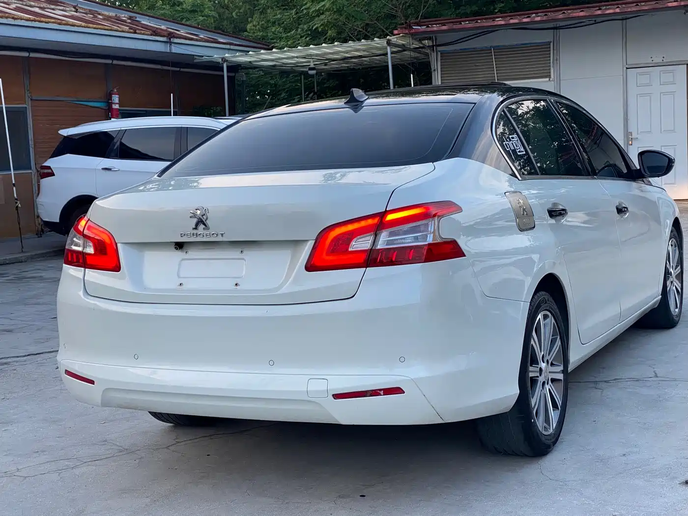 Peugeot 408 2014 1.8L Automatic Luxury Edition фото 13