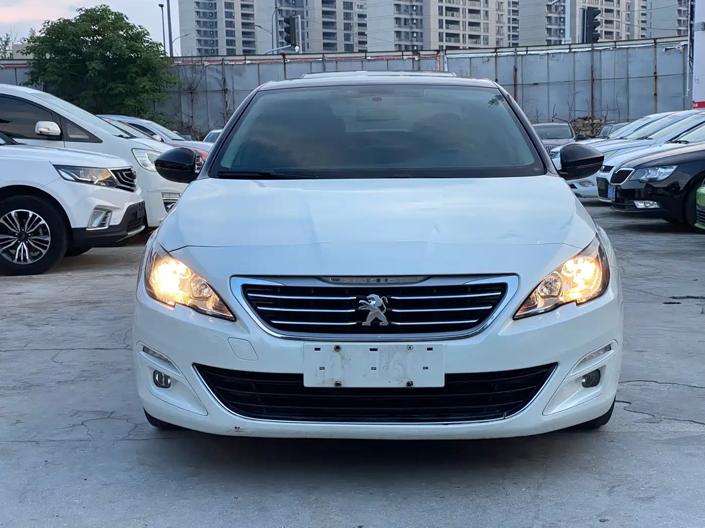 Peugeot 408 2014 1.8L Automatic Luxury Edition фото 2