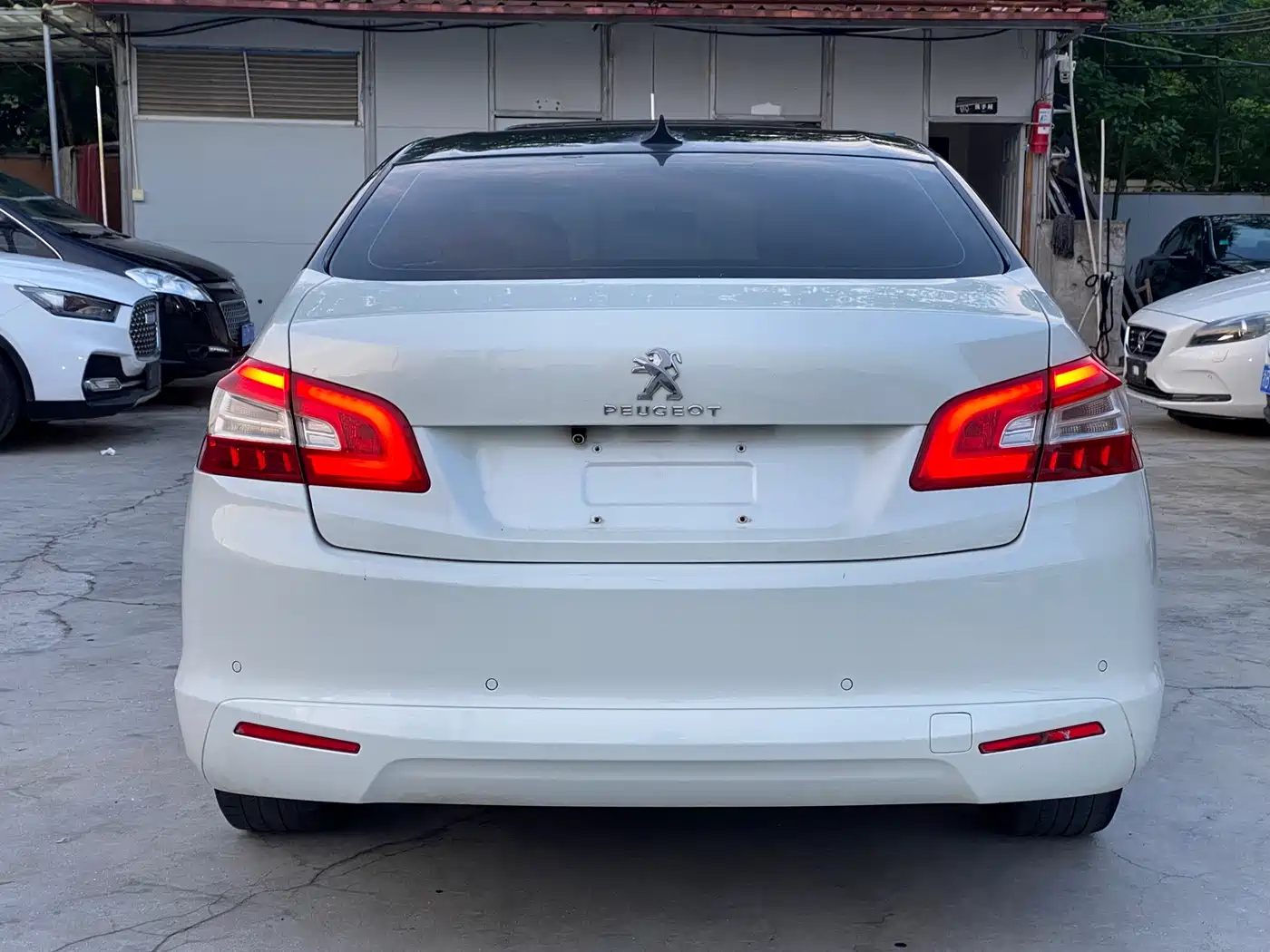 Peugeot 408 2014 1.8L Automatic Luxury Edition фото 14