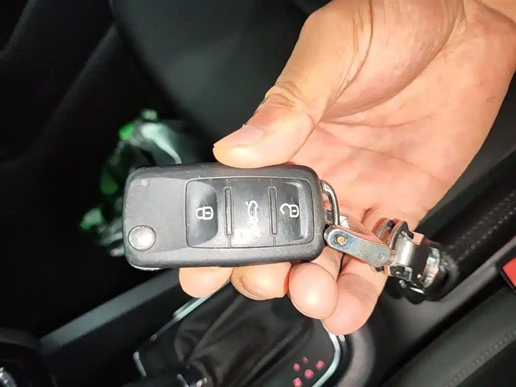 Volkswagen Sagitar 2017 1.6L Automatic Comfort фото 9