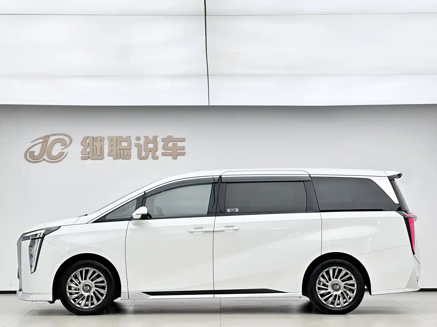 GAC Trumpchi Trumpchi M8 2023 Model Master Series Hybrid Royal Edition фото 10