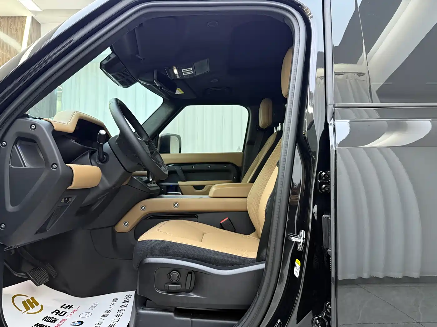 Land Rover Defender 2025 110 3.0T P400 -Dynamic HSE фото 4