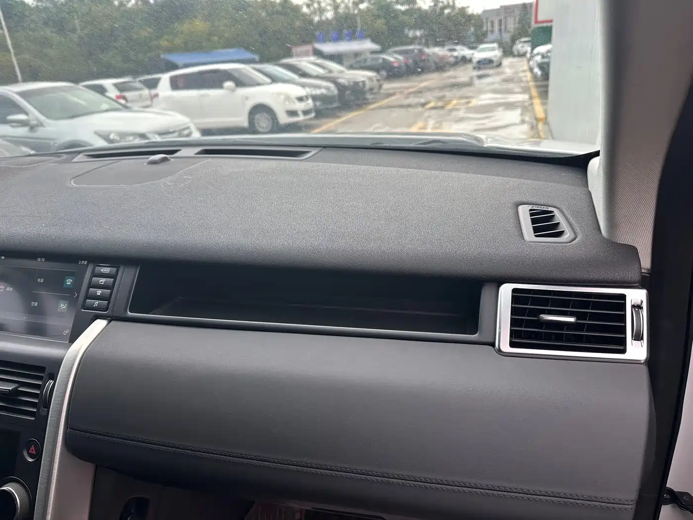 Land Rover Discovery Sport 2016 2.0T SE фото 12