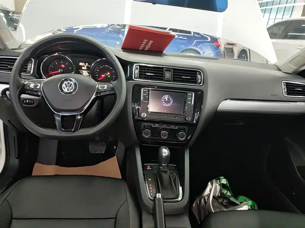 Volkswagen Sagitar 2017 1.6L Automatic Comfort фото 10