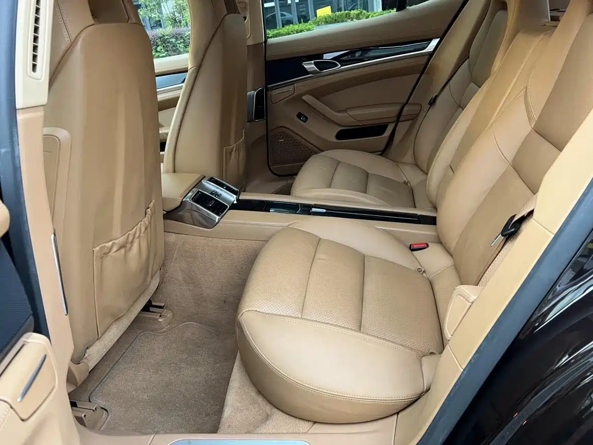 Porsche Panamera 2013 Panamera 4 Platinum Edition 3.6L фото 6