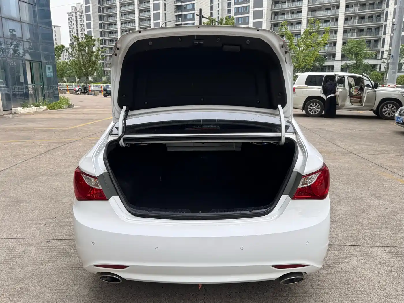 Hyundai Sonata 2014 2.0L Automatic Luxury фото 19