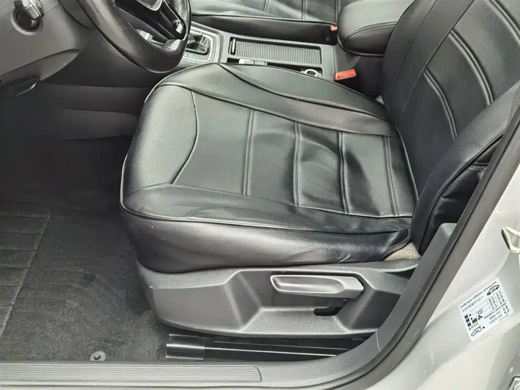 Volkswagen Golf 2016 1.6L Automatic Comfort фото 20