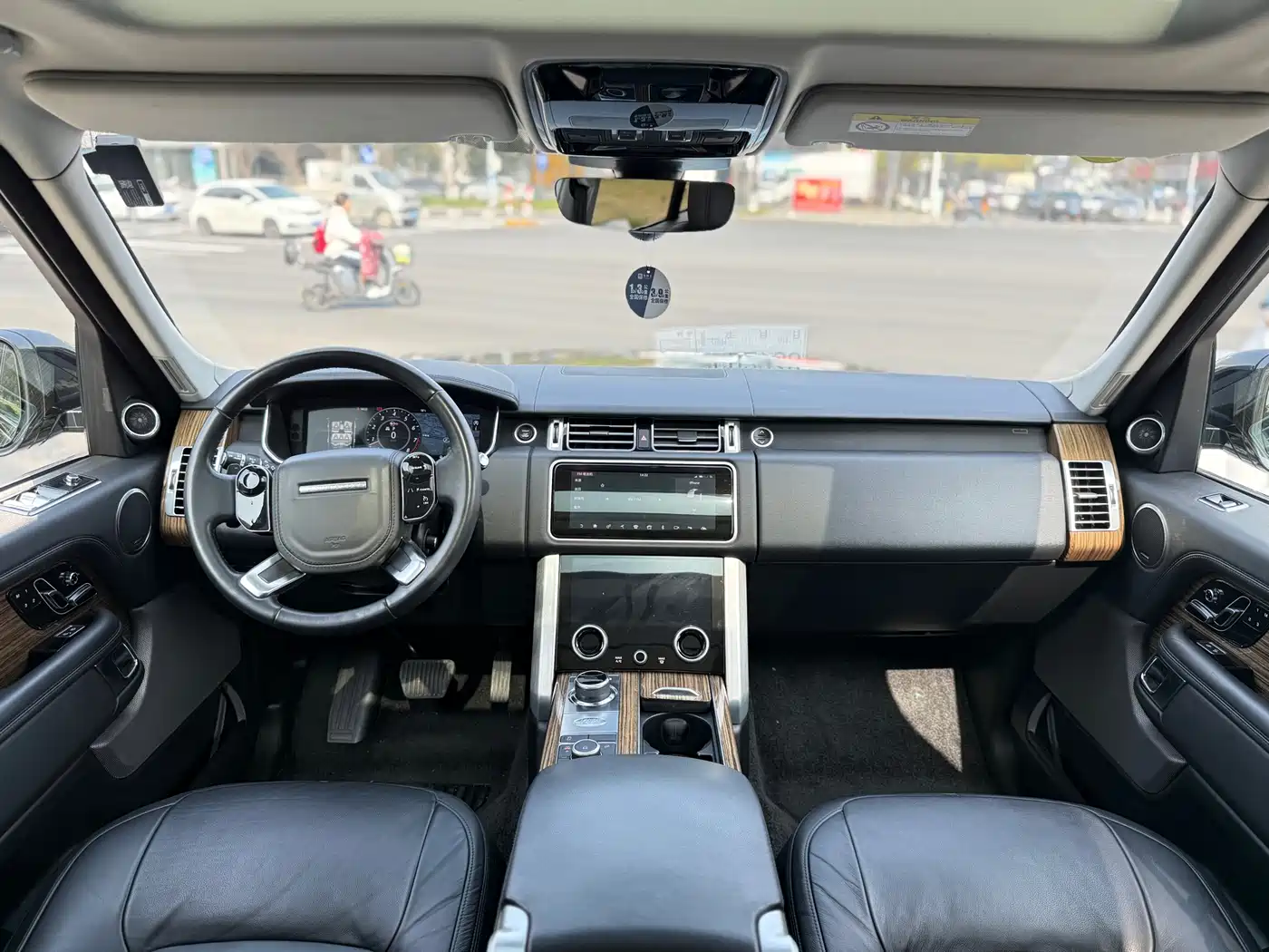 Land Rover Range Rover 2018 3.0 SC V6 Golden Age Edition фото 5