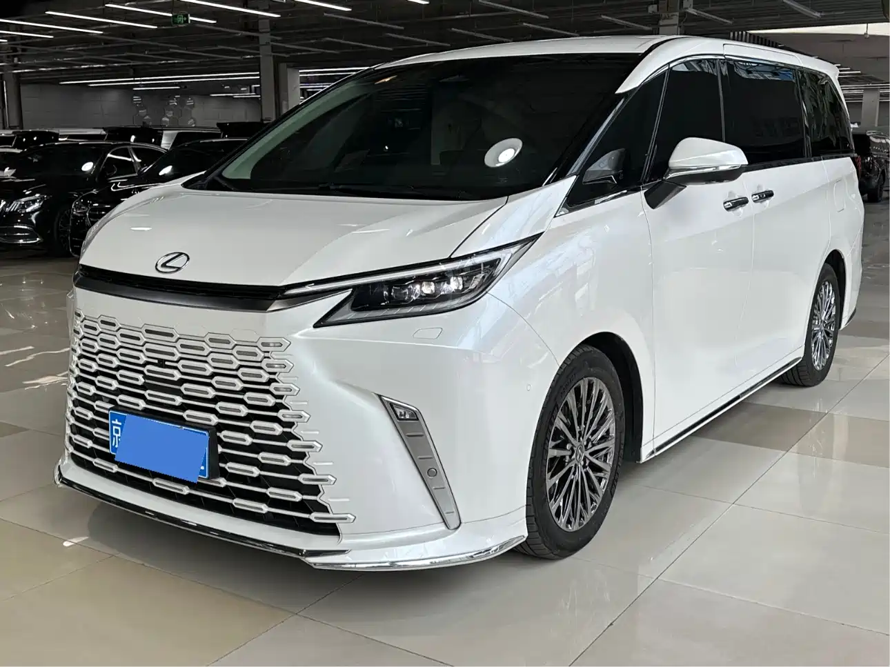 Lexus LM 2025 Model 500h Six-Seater Prestige Edition