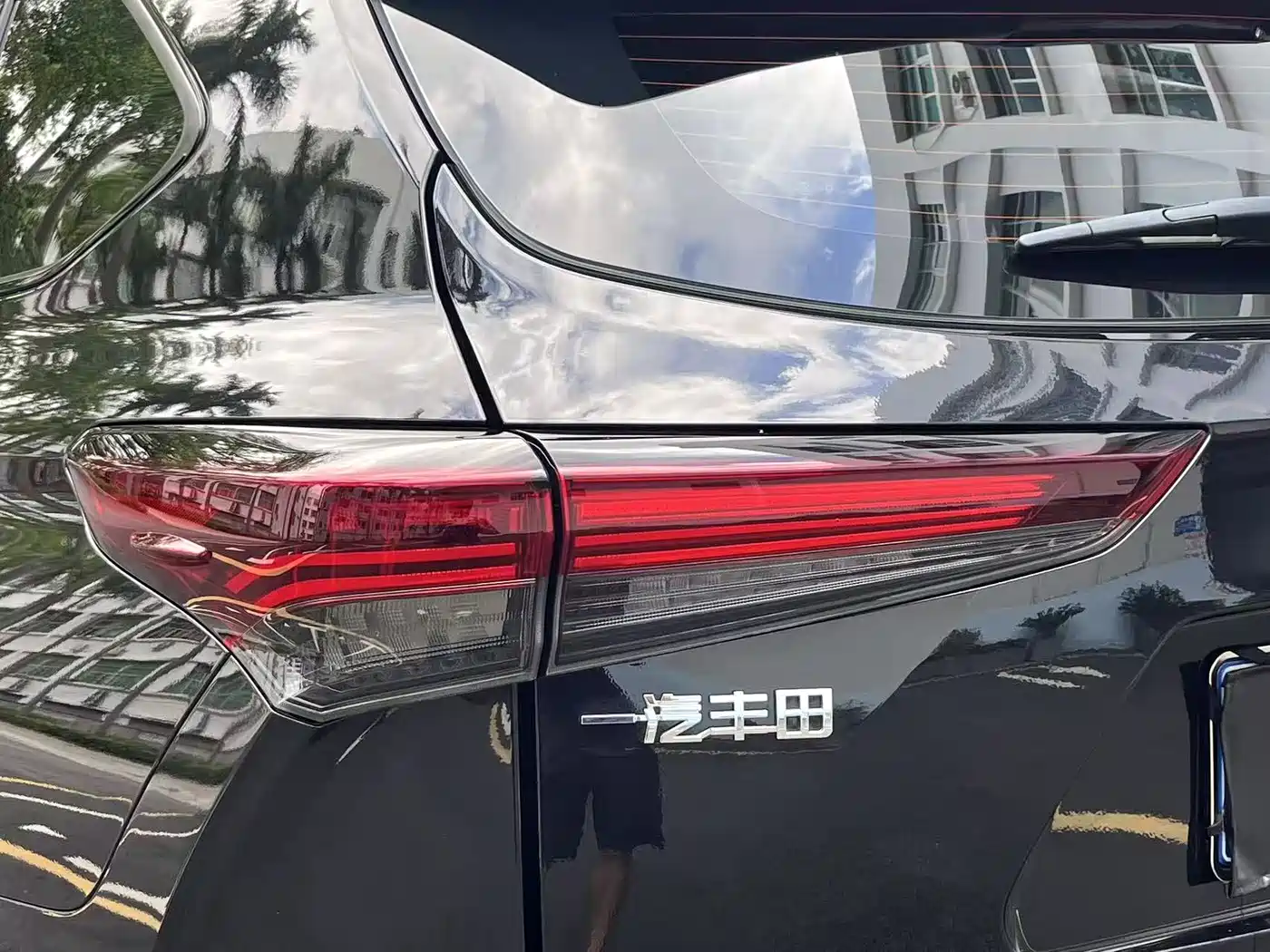 Toyota Crown Kluger 2023 2.5L HEV AWD Luxury Edition фото 13