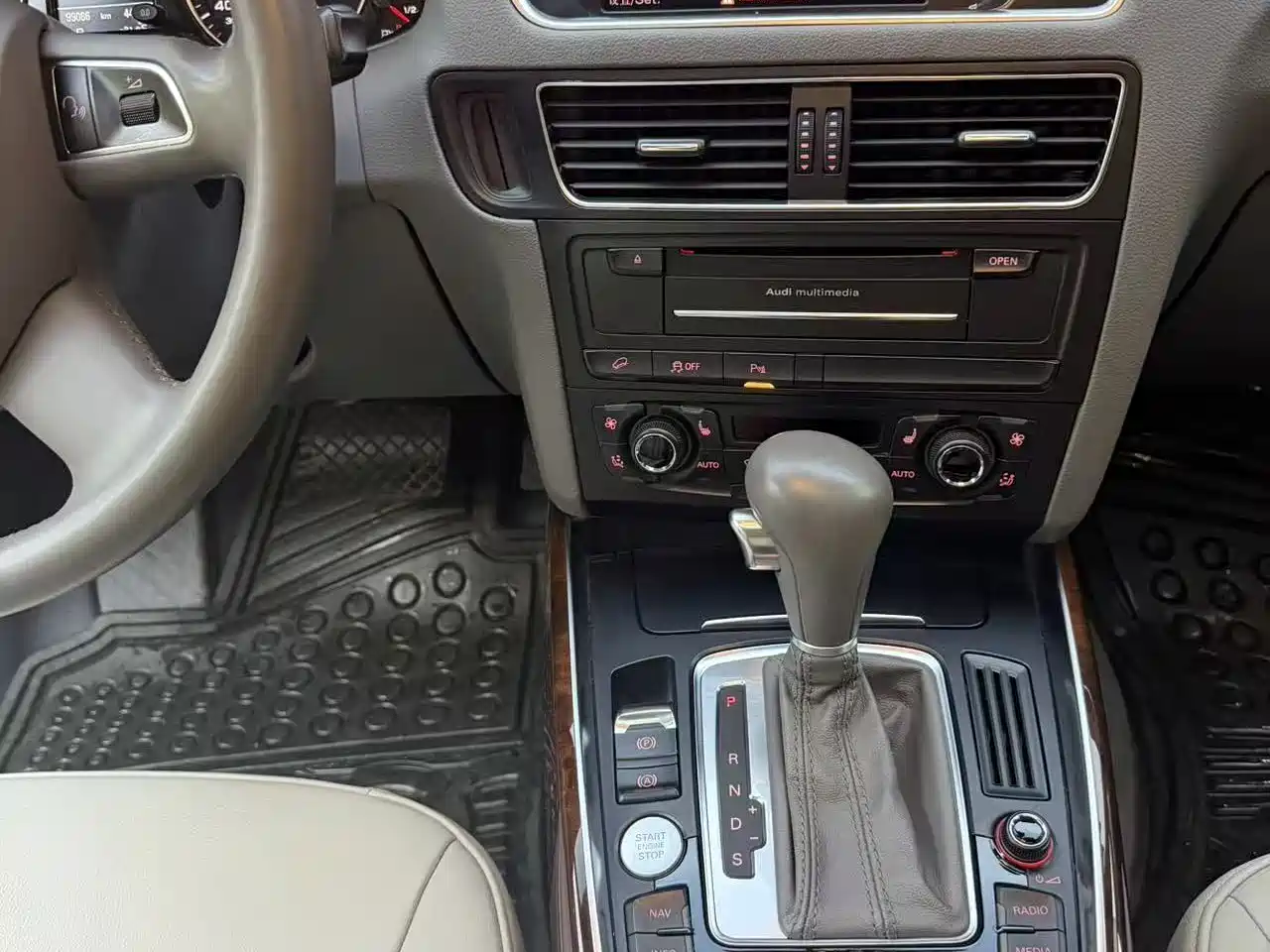Audi Q5 2011 2.0TFSI Comfort фото 8