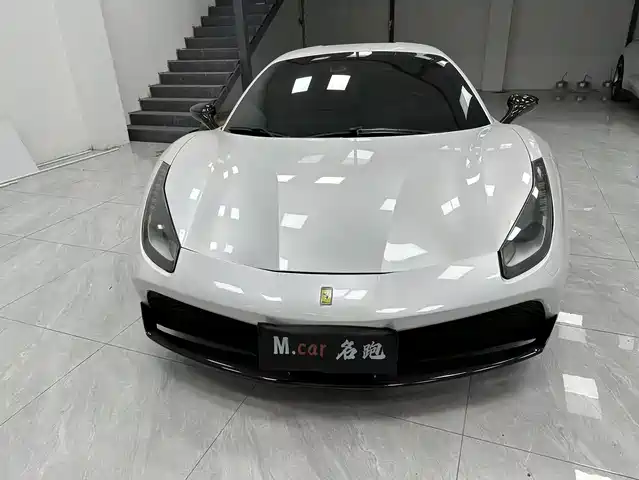 FERRARI 488