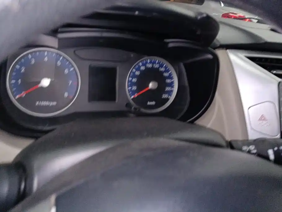 Venucia R50 2015 2015 1.6L Automatic Luxury Edition