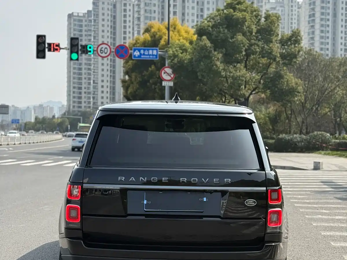 Land Rover Range Rover 2018 3.0 SC V6 Golden Age Edition фото 14