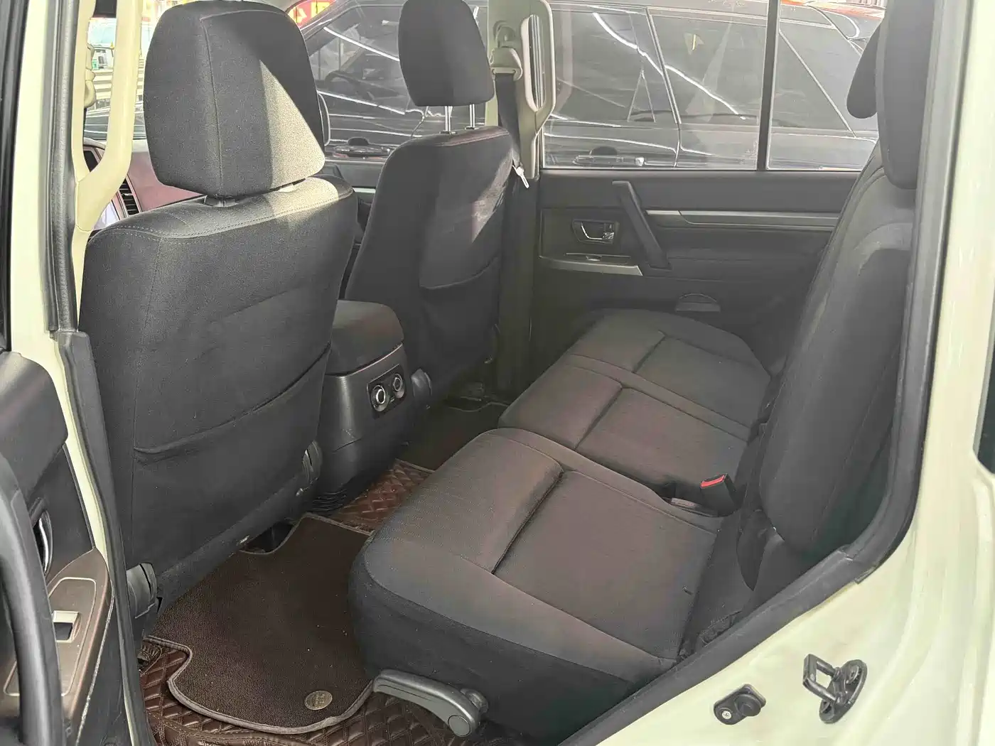 Mitsubishi Pajero (Import) 2020 3.0L Automatic Standard Edition фото 5