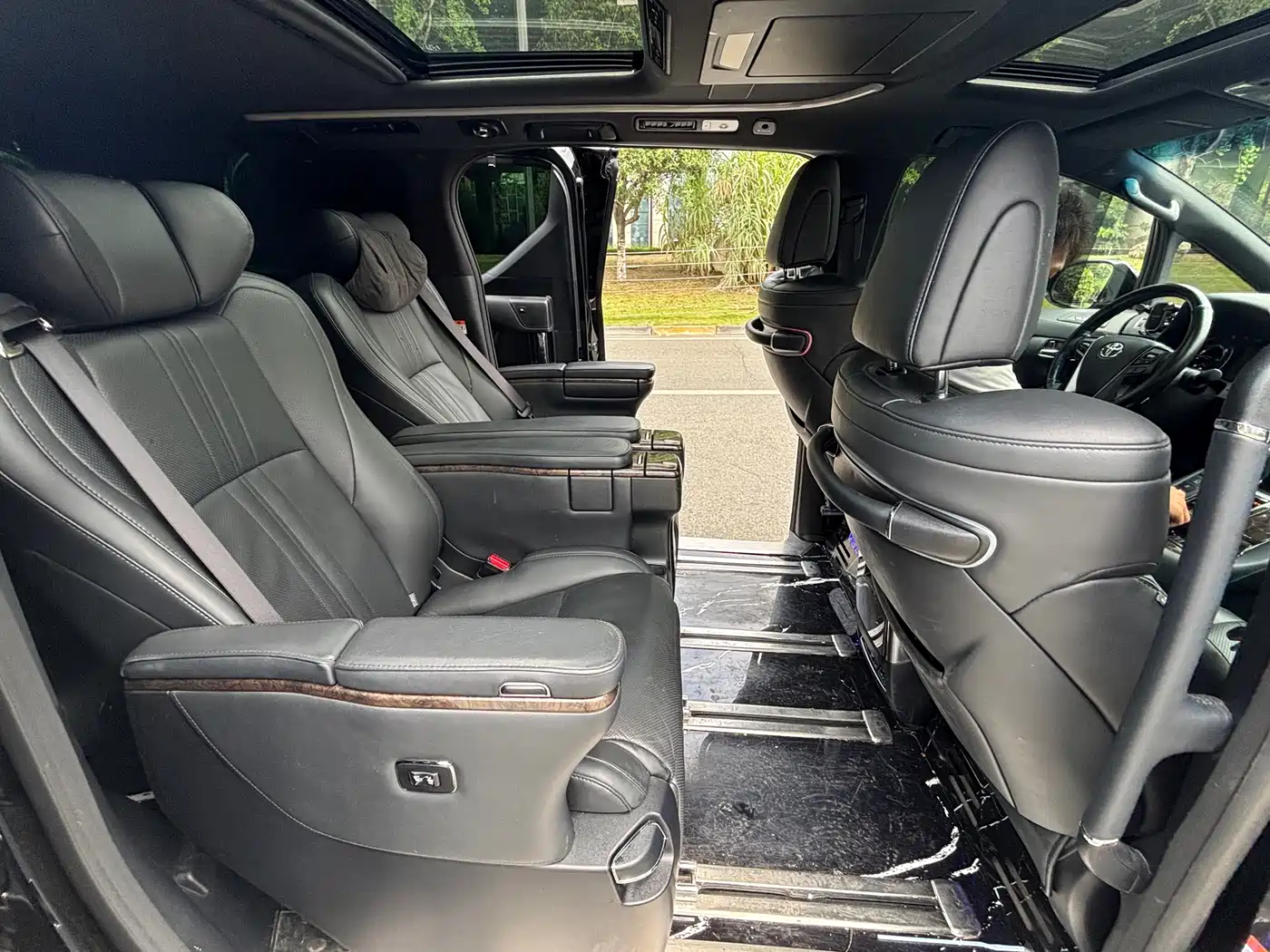 Toyota Alphard 2021 Hybrid 2.5L Premium фото 16
