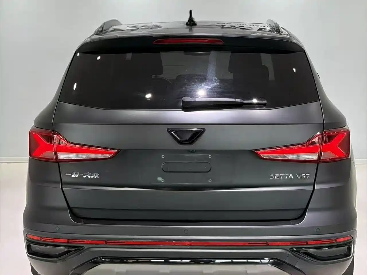 Photo 5 - Jetta VS7