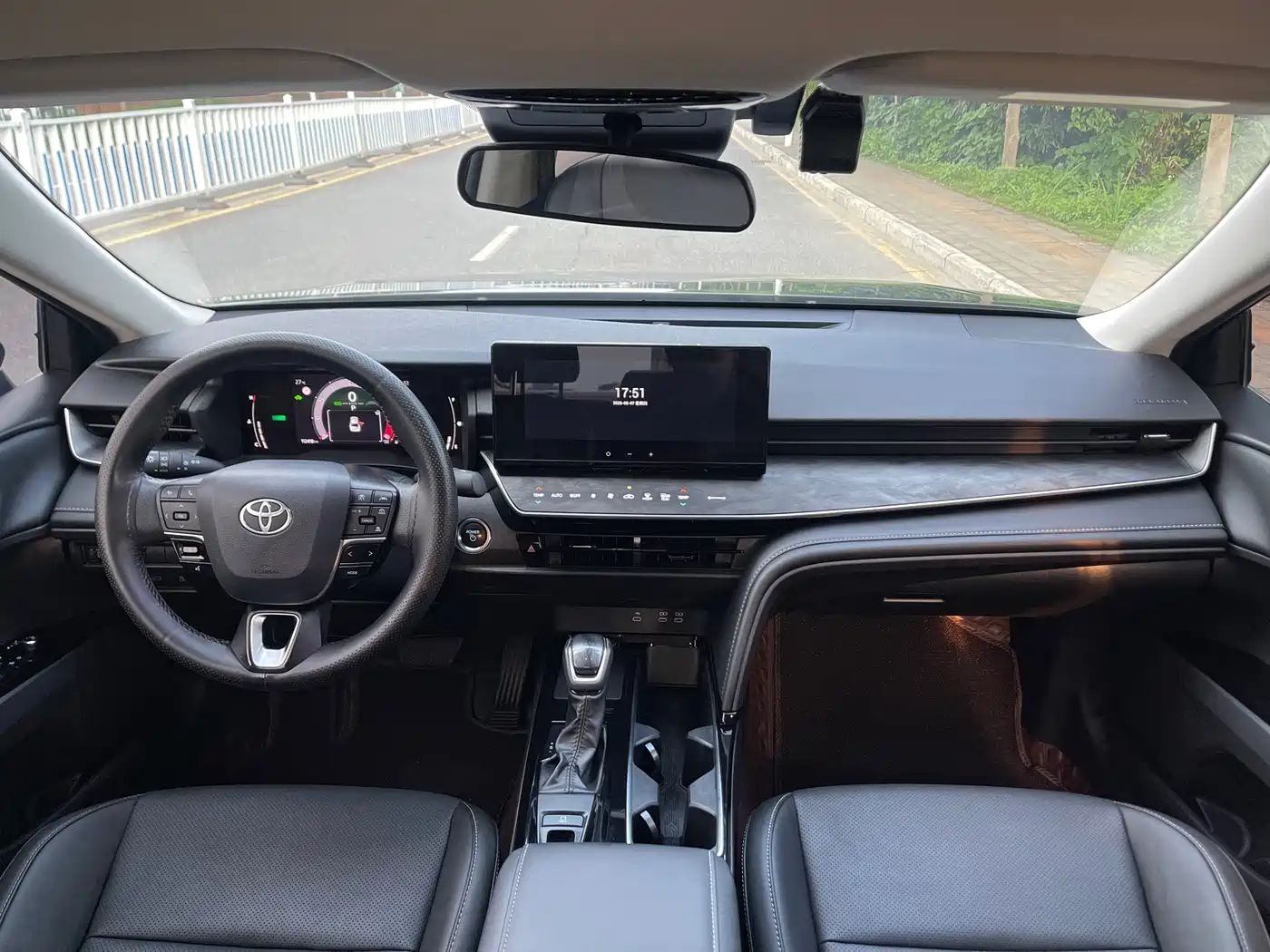 Toyota Camry 2024 Hybrid 2.0HGVP Luxury Edition фото 17
