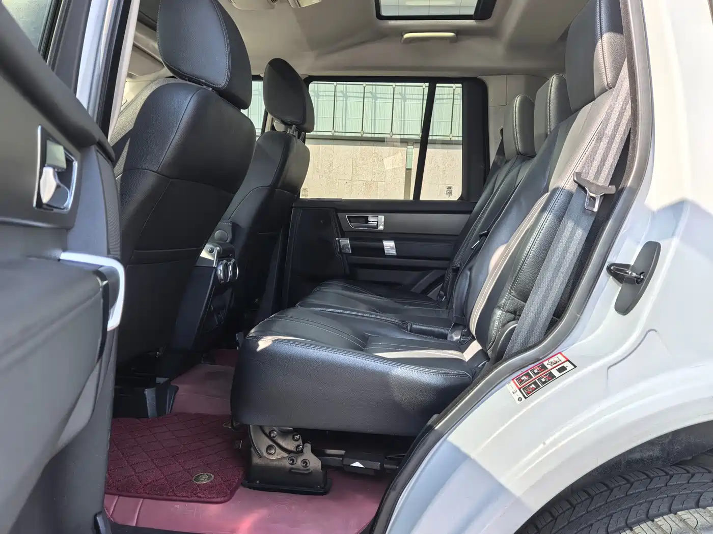 Land Rover Discovery 2015 3.0 SC V6 SE фото 13