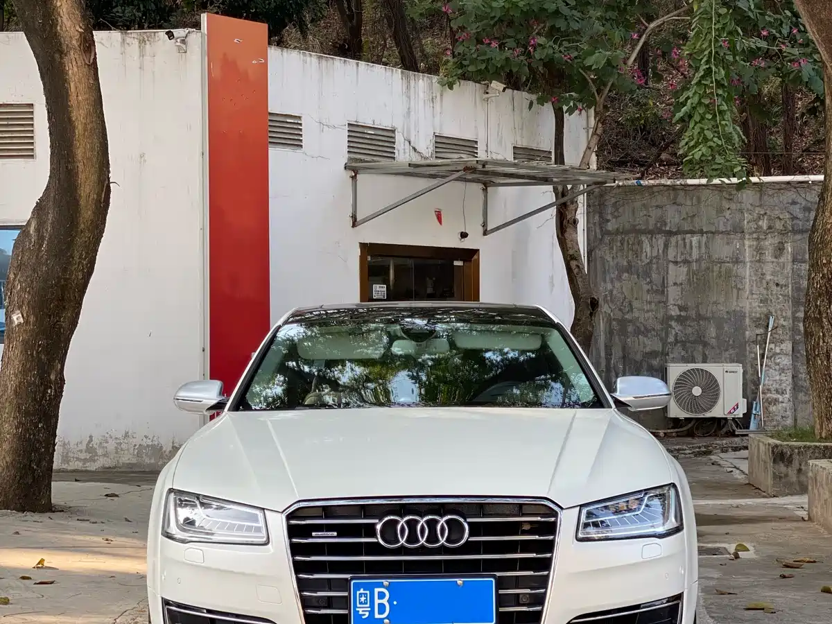 Audi A8 2014 A8L 50 TFSI quattro Luxury фото 2