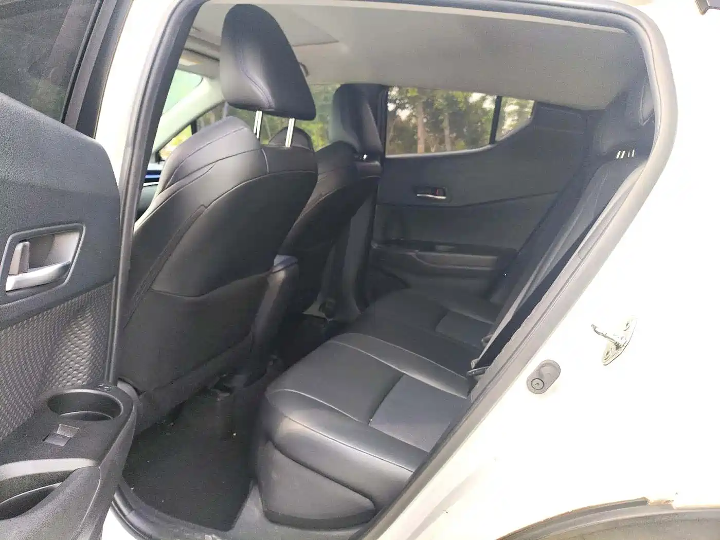 Toyota C-HR 2021 2.0L Luxury Edition фото 10
