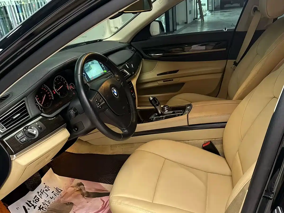 BMW 7 Series 2011 730Li Elegance фото 7